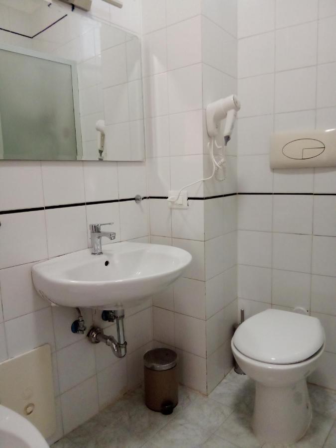 Al Crocifisso...Da Nonna Pia Appartement Salerno Buitenkant foto